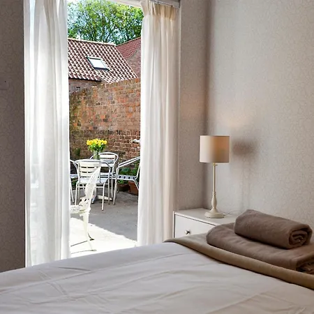 Holiday home Oxtobys Downstairs York